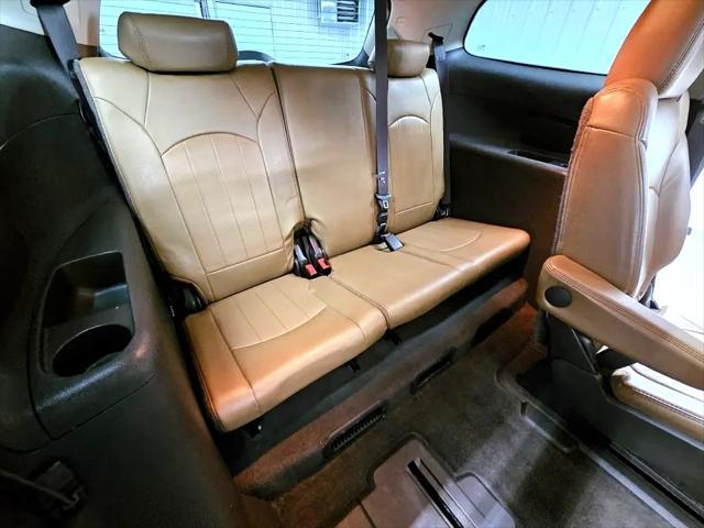 Photo of 2014 White Buick Enclave