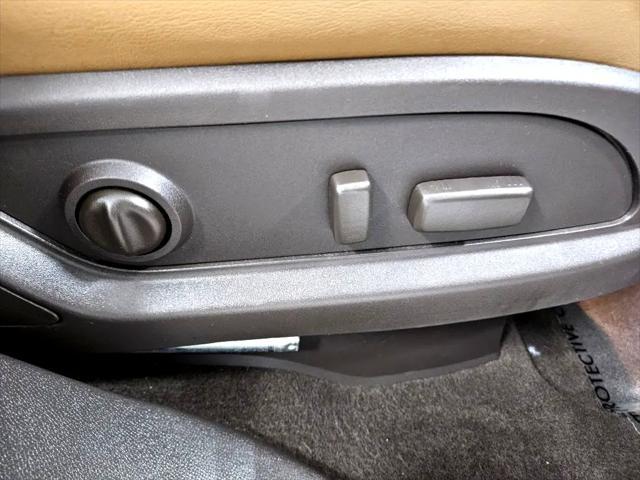 Photo of 2014 White Buick Enclave