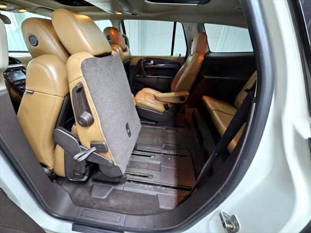 Photo of 2014 White Buick Enclave