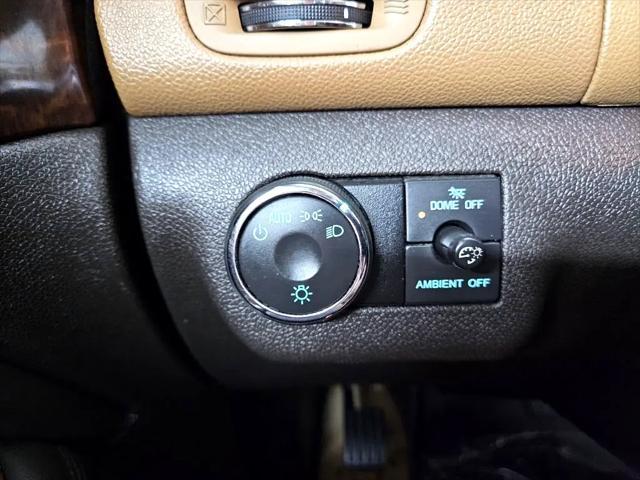 Photo of 2014 White Buick Enclave