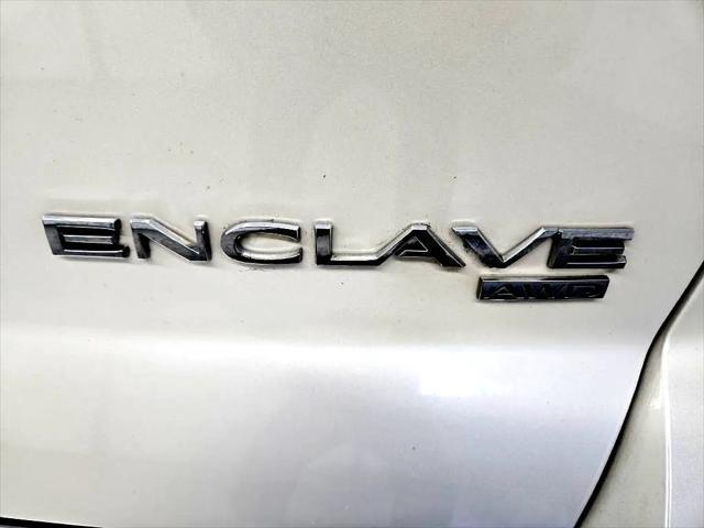 Photo of 2014 White Buick Enclave