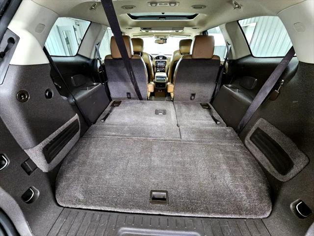 Photo of 2014 White Buick Enclave
