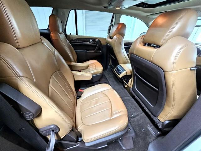 Photo of 2014 White Buick Enclave