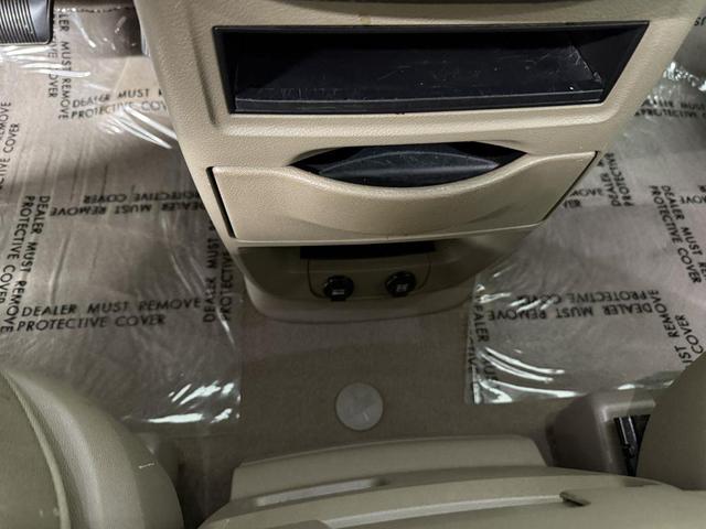 Photo of 2014 White Chrysler Town & Country