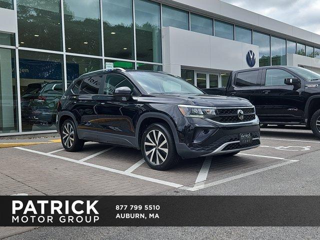 Photo of 2022 Deep Black Pearl Effect Volkswagen Taos