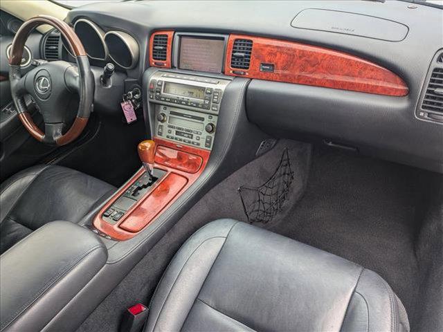 Photo of 2004 Millennium Silver Metallic Lexus SC 430
