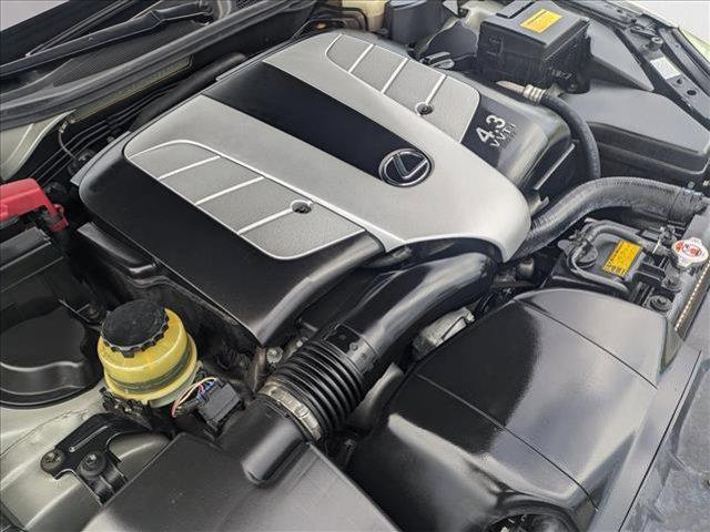 Photo of 2004 Millennium Silver Metallic Lexus SC 430