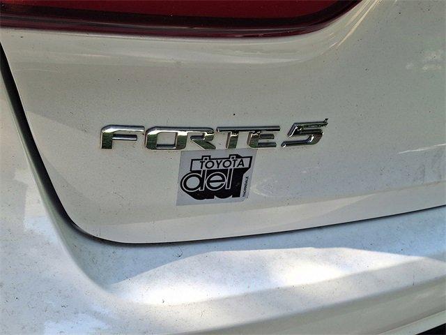 Photo of 2017 Snow White Pearl Kia Forte5