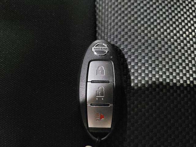 Photo of 2020 Brilliant Silver Metallic Nissan Pathfinder