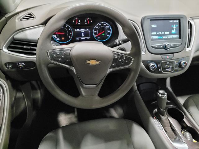 Photo of 2018 Summit White Chevrolet Malibu