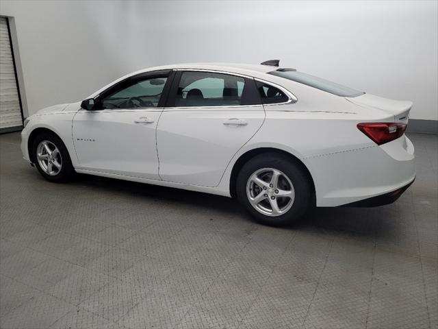 Photo of 2018 Summit White Chevrolet Malibu