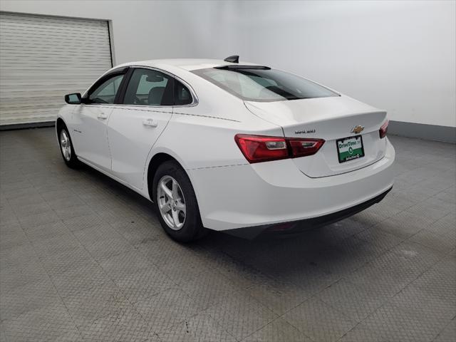 Photo of 2018 Summit White Chevrolet Malibu