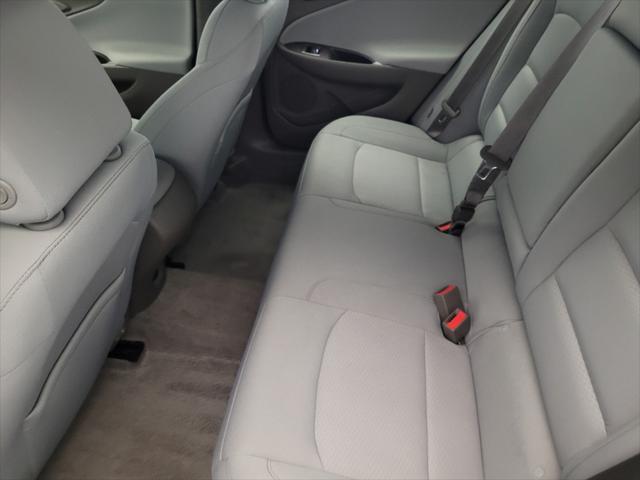 Photo of 2018 Summit White Chevrolet Malibu