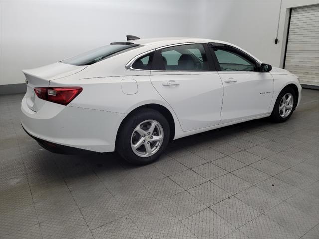 Photo of 2018 Summit White Chevrolet Malibu