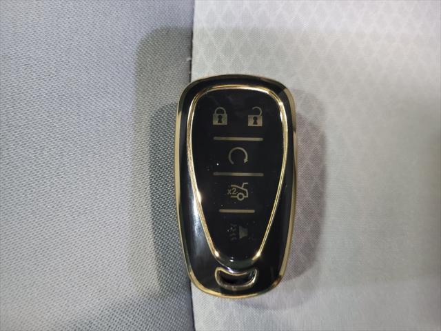 Photo of 2018 Summit White Chevrolet Malibu