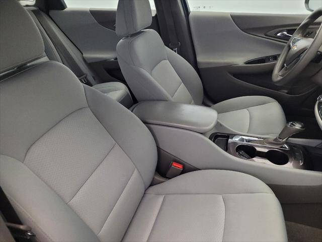 Photo of 2018 Summit White Chevrolet Malibu