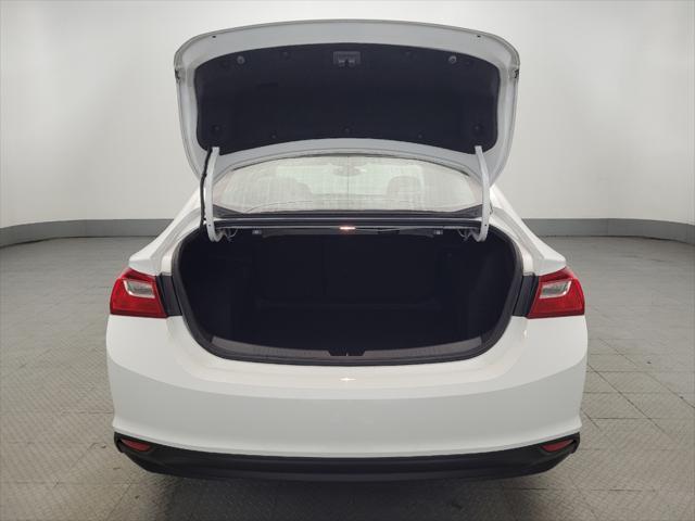 Photo of 2018 Summit White Chevrolet Malibu