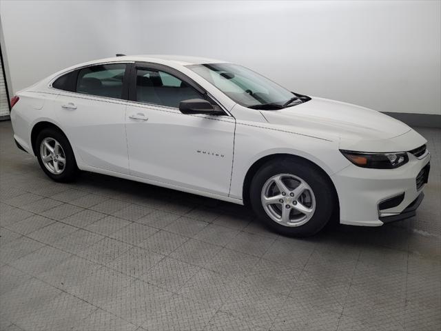Photo of 2018 Summit White Chevrolet Malibu