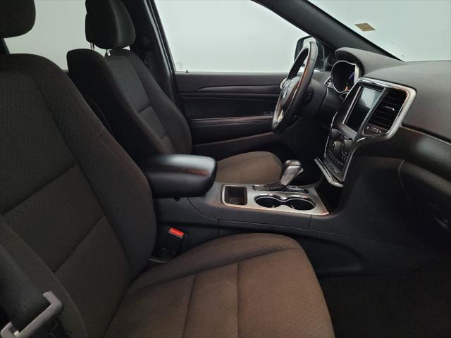 Photo of 2018 Diamond Black Crystal Pearlcoat Jeep Grand Cherokee