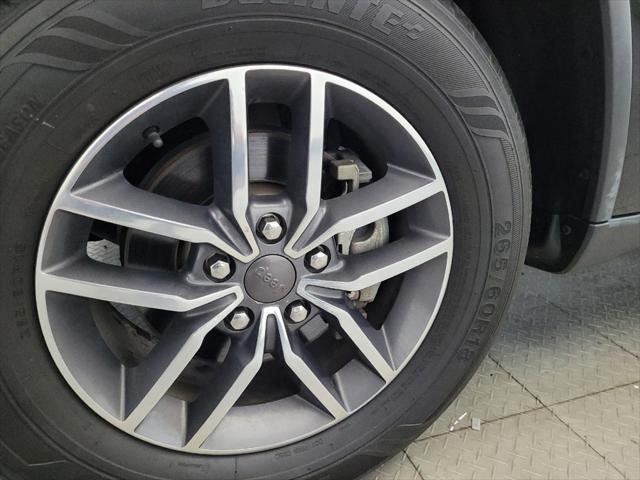 Photo of 2018 Diamond Black Crystal Pearlcoat Jeep Grand Cherokee