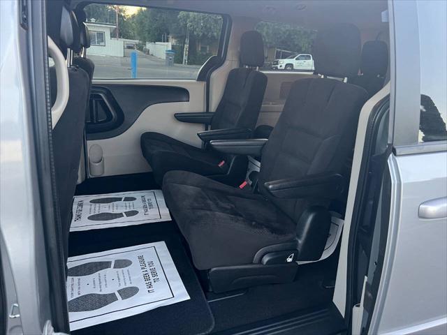 Photo of 2014 Gray Dodge Grand Caravan