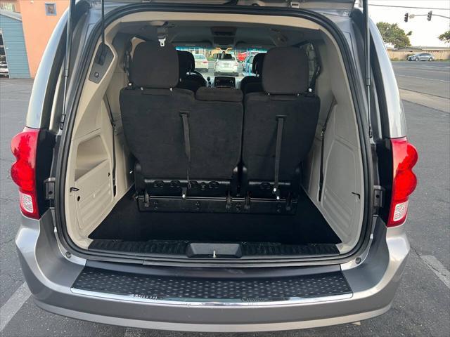 Photo of 2014 Gray Dodge Grand Caravan