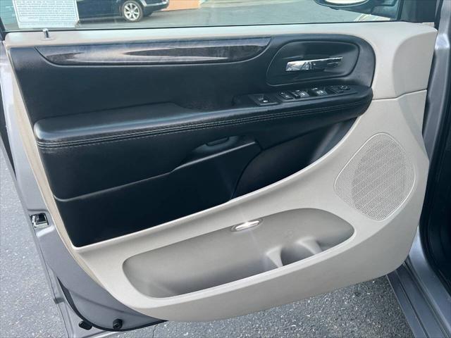 Photo of 2014 Gray Dodge Grand Caravan