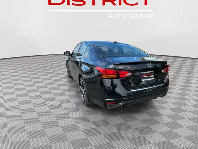 Photo of 2023 Super Black Nissan Altima