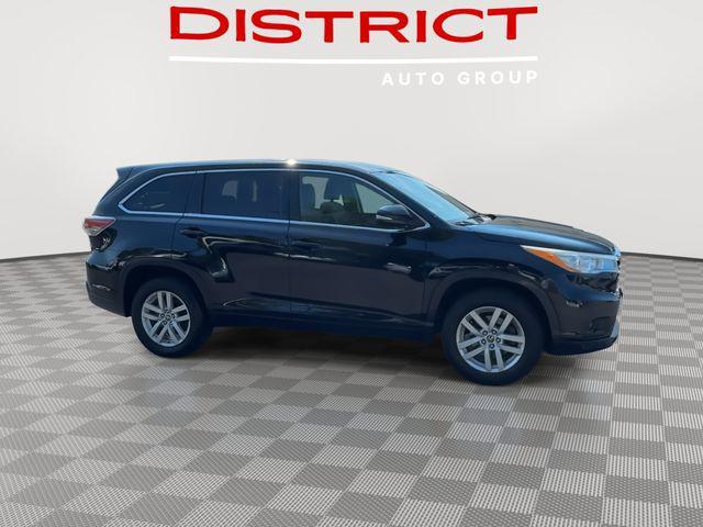 Photo of 2016 Midnight Black Metallic Toyota Highlander