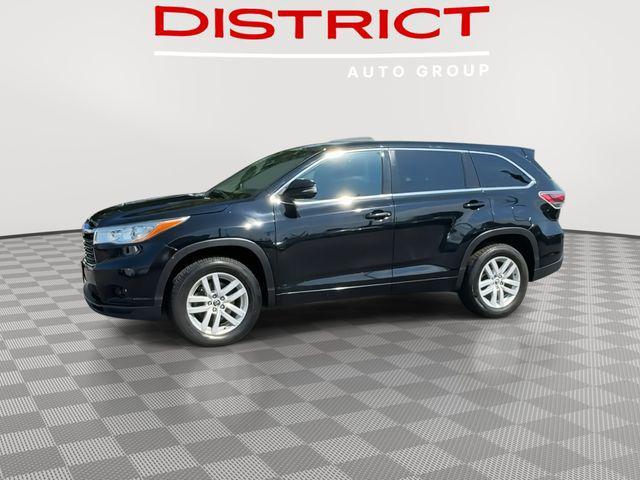 Photo of 2016 Midnight Black Metallic Toyota Highlander