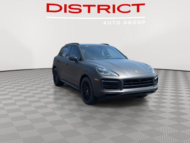 Photo of 2021 Quartzite Grey Metallic Porsche Cayenne
