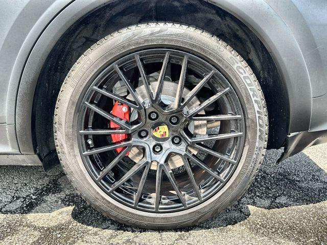 Photo of 2021 Quartzite Grey Metallic Porsche Cayenne