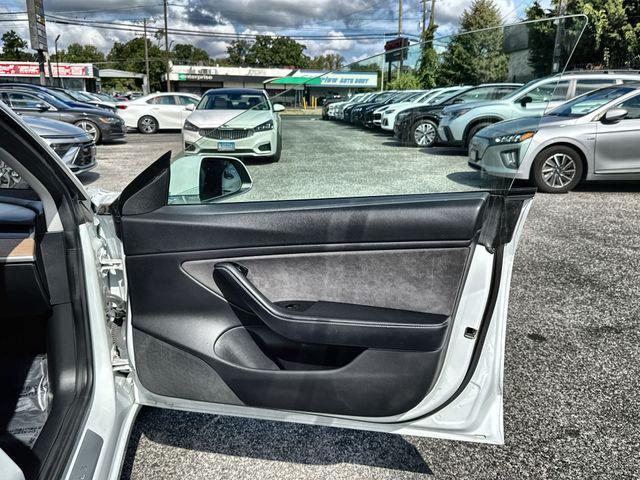 Photo of 2018 Pearl White Multi-Coat Tesla Model 3