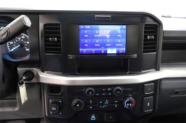 Photo of 2025 Oxford White Ford F-250