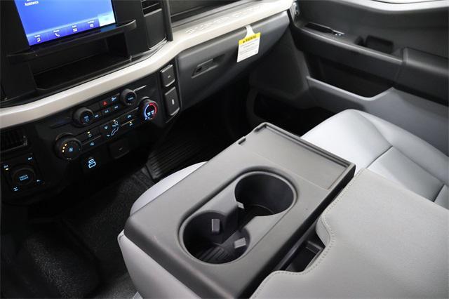 Photo of 2025 Oxford White Ford F-250