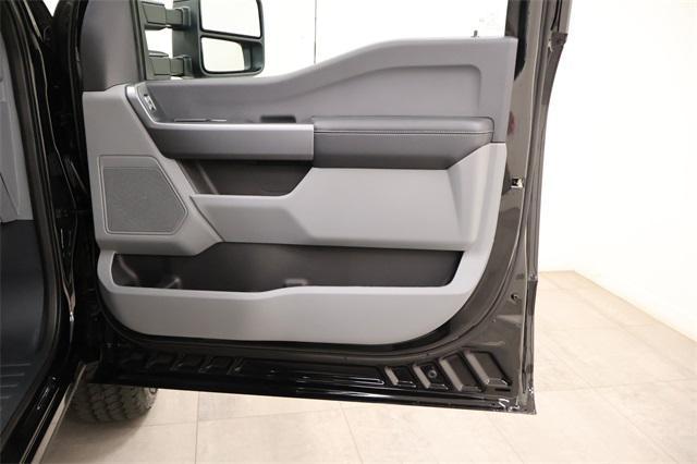 Photo of 2025 Agate Black Metallic Ford F-250