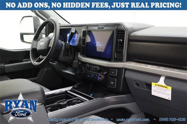 Photo of 2025 Oxford White Ford F-250