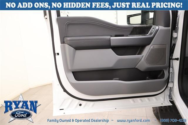 Photo of 2025 Oxford White Ford F-250