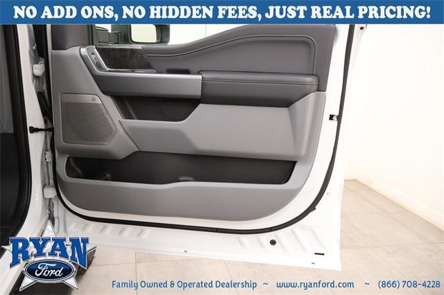 Photo of 2025 Oxford White Ford F-250