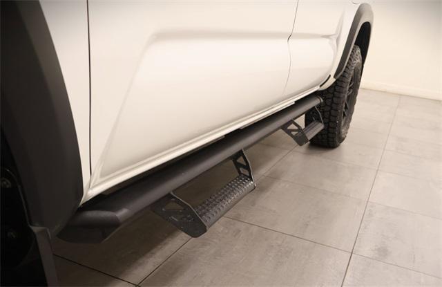 Photo of 2021 Super White Toyota Tacoma
