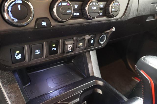 Photo of 2021 Super White Toyota Tacoma