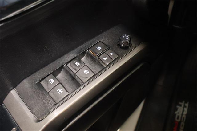 Photo of 2021 Super White Toyota Tacoma