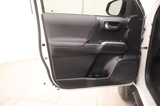 Photo of 2021 Super White Toyota Tacoma