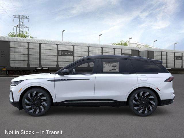 Photo of 2025 White Platinum Tri-Coat Metallic Lincoln Nautilus