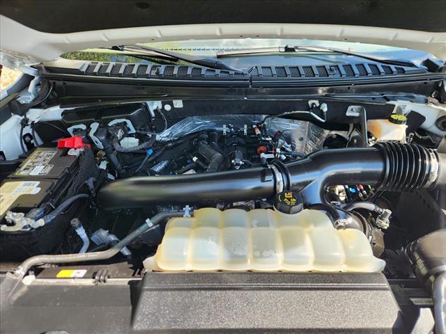 Photo of 2022 White Lincoln Navigator