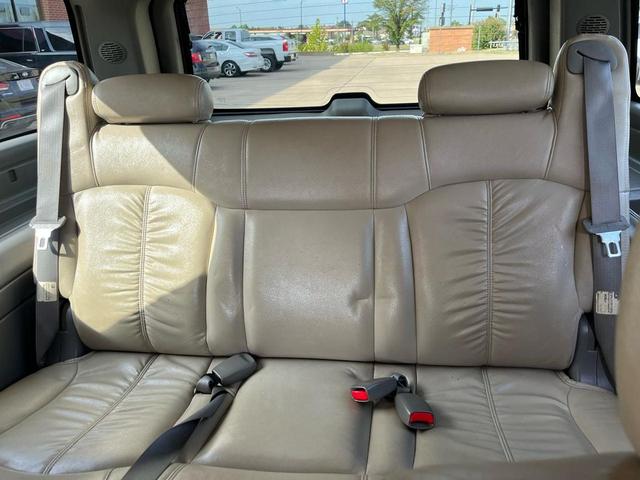 Photo of 2002 Onyx Black Chevrolet Suburban
