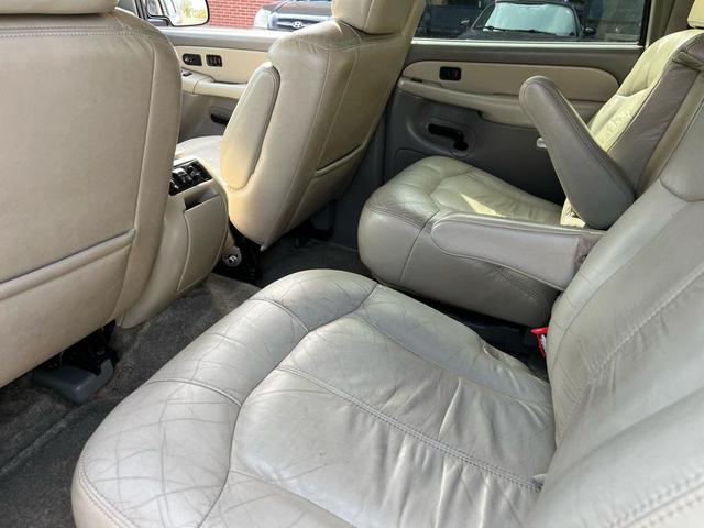 Photo of 2002 Onyx Black Chevrolet Suburban