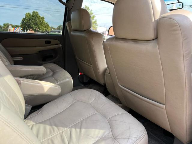 Photo of 2002 Onyx Black Chevrolet Suburban