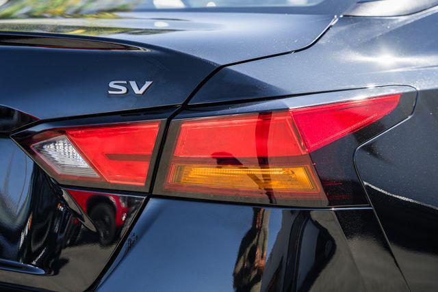 Photo of 2024 Super Black Clearcoat Nissan Altima