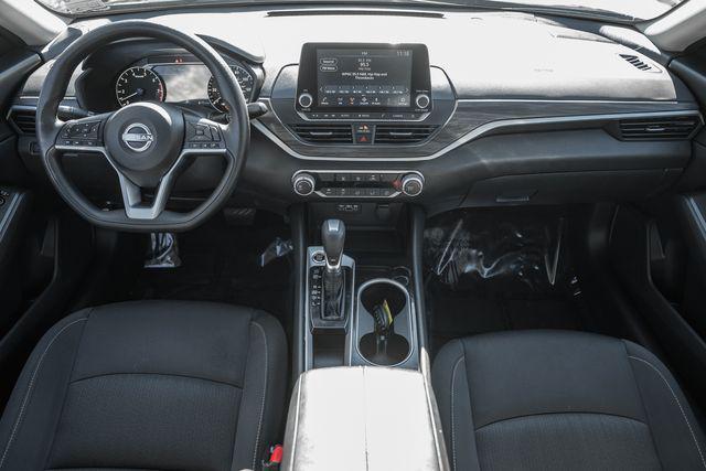 Photo of 2024 Super Black Clearcoat Nissan Altima